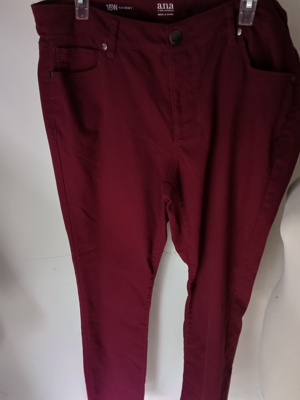 a.n.a Men's Skinny Pants in Deep Burgundy